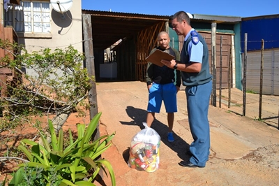 Inwoners dankbaar vir kospakkies