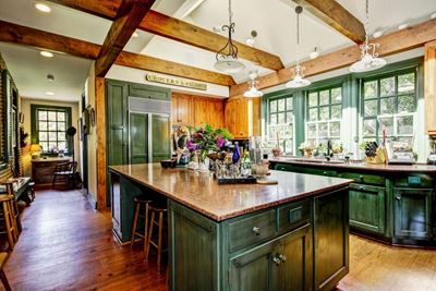 Decorate your home in farmhouse style