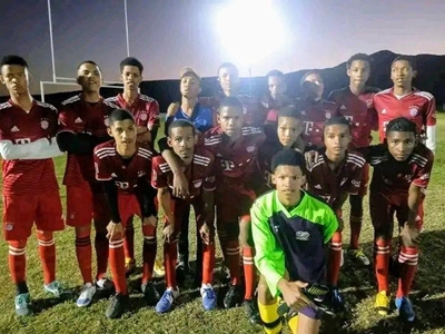 Young Blood-sokkerspan van Ladismith klop Stonebrokers