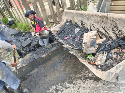 Stagnant water on doorstep irks Pacaltsdorp resident