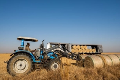 Willowmore farmers receive 500 bales of hay