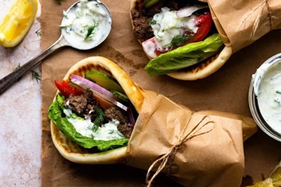 Stir-fried beef gyros in pita pockets