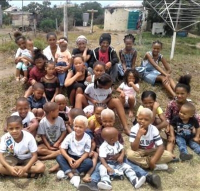Hoogekraal-kinders se hartjies verbly
