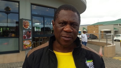 ANC Treasurer-General Paul Mashatile talks to taxi industry