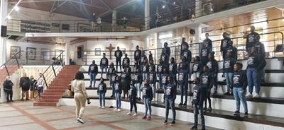 Traveling choir practises at museum