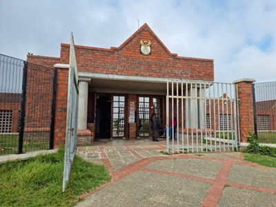Mosselbaai-leerder verskyn in hof op klag van aanranding 