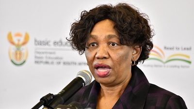 Motshekga calls on parents to pay school fees