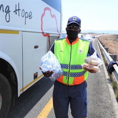 Gift of the Givers to the rescue of stranded passengers