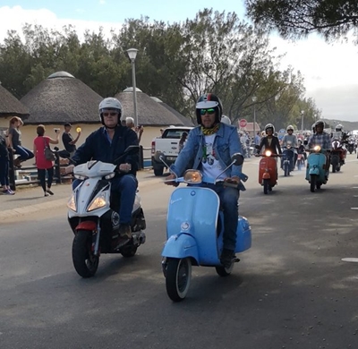 Mosselbaaiers in afwagting by die Punt