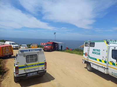 Voëlklip: Vehicle goes over cliff