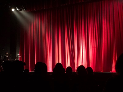 Aanlyn dramakompetisie vir jong akteurs