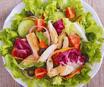 Quick aromatic mango chicken salad
