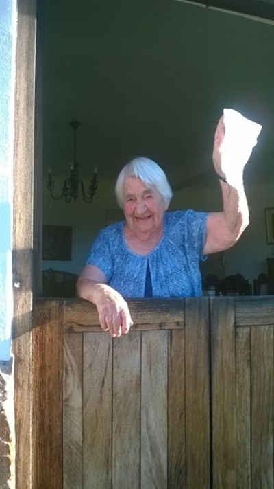 Tannie Greta word begrawe