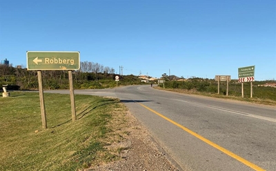 Suspects target woman at Plett intersection