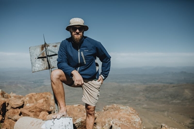 Barefoot climb for Dangerous Darkies