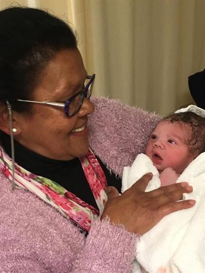 Ouma Charlotte is baie trots