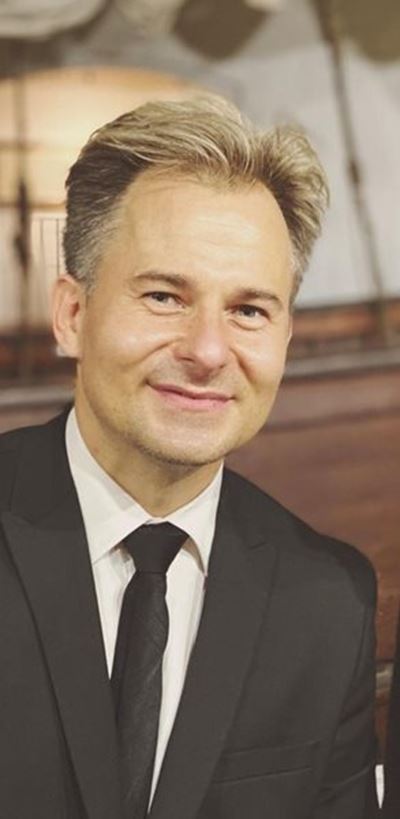 Charl du Plessis entertains George music lovers