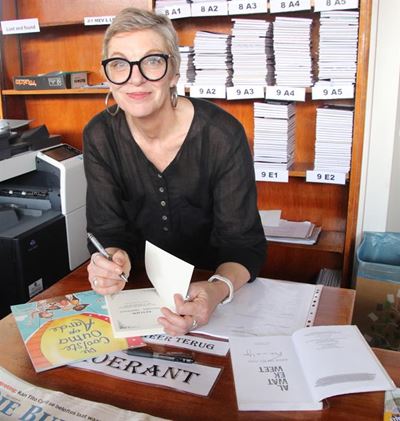 Bekende skrywer besoek skool