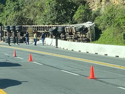 Update: Truck overturns in Kaaimans Pass