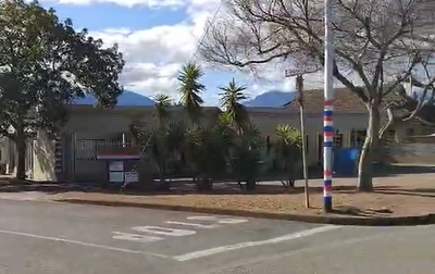 Dorp kleur rooi, wit en blou vir Akkerfees en Interskole