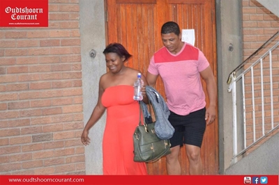 Magdaleen Titus arriveer op Oudtshoorn