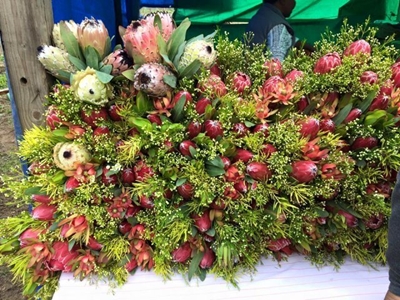 Paastyd met 'n blommefees gevier