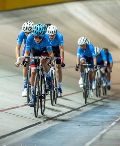 Jong fietsryer presteer