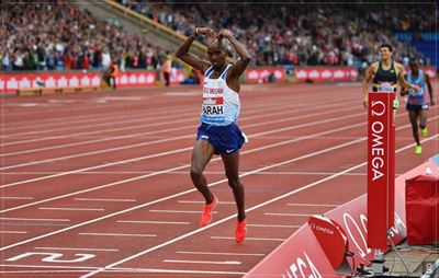 Mo Farah wins Great Manchester Run ahead of Moses Kipsiro