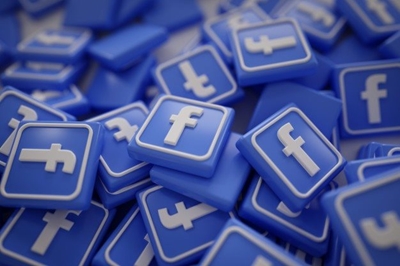 Cambridge Analytica: Facebook 'being investigated by FTC'