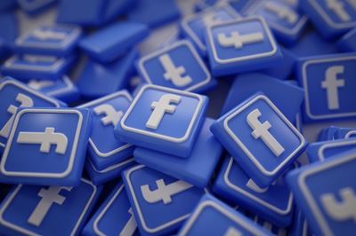 Cambridge Analytica: Facebook 'being investigated by FTC'