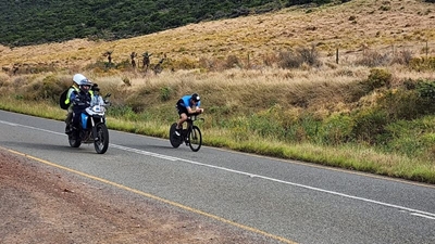 Cyclists at Herbertsdale road turn-off