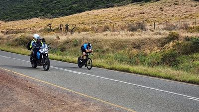 Cyclists at Herbertsdale road turn-off