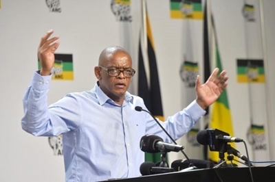 Magashule doubles down on racism allegations, R400 grocery money