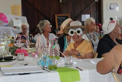 VLV hou swembadpartytjie