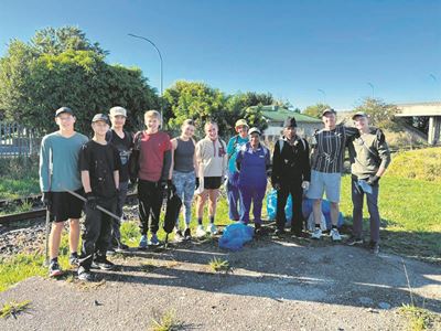 Leerders daag op om vullis op te tel vir Keep George Clean-inisiatief