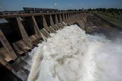 Two Vaal Dam sluice gates closed