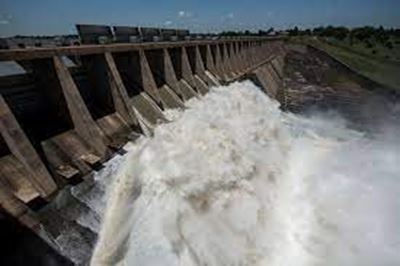 Two Vaal Dam sluice gates closed