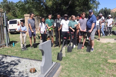 Bitou youth jump in to clean up cemetery