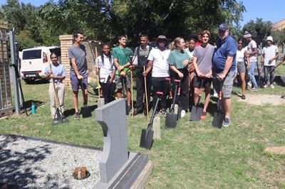 Bitou youth jump in to clean up cemetery