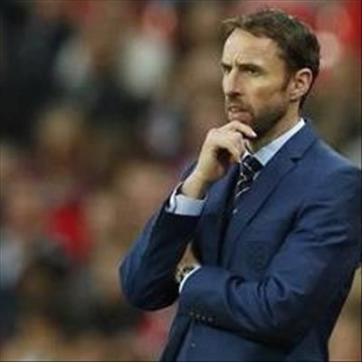 Southgate defends Smalling and Shaw