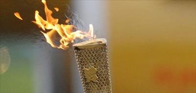Bucket of water thrown at Olympic torch 