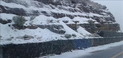 Snow hits Lootsberg Pass