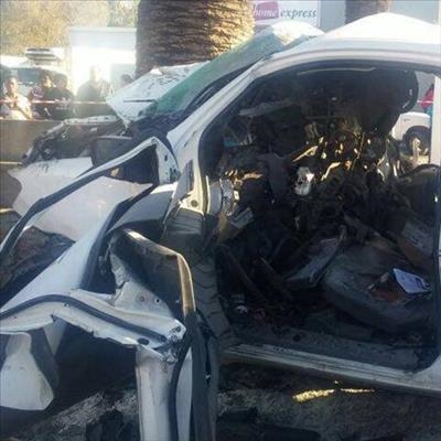 Vehicle crashes into tree killing 2 men