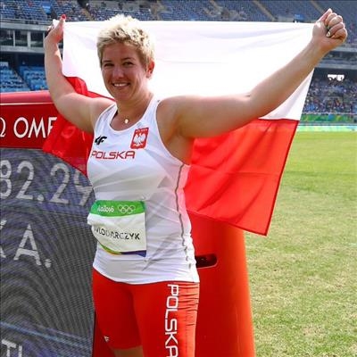 Wlodarczyk breaks hammer world record