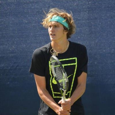 Zverev stuns Wawrinka as Inglot wins doubles title