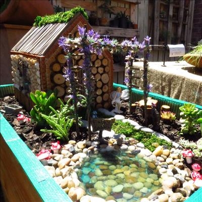 Miniature gardens on show