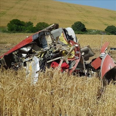 Helikopter vlieg teen kragdrade vas