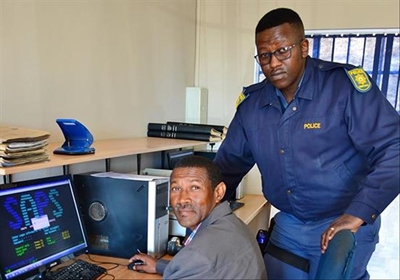 Thieves caught within minutes