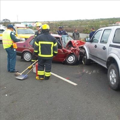 3 Voertuie bots in Louis Fourie weg