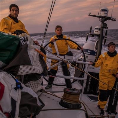 Downwind flyers – the fleet pushes north
